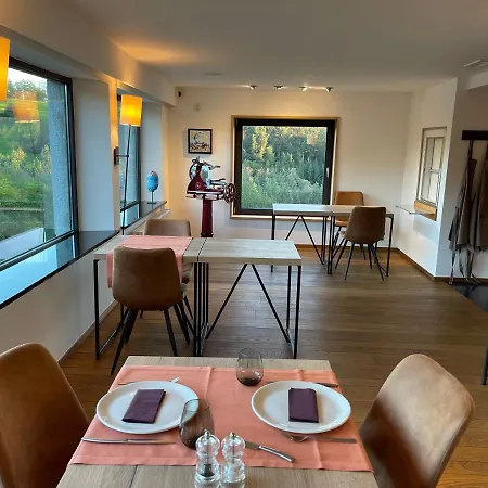بيت ضيافة D'hotes Les Grisons 4*